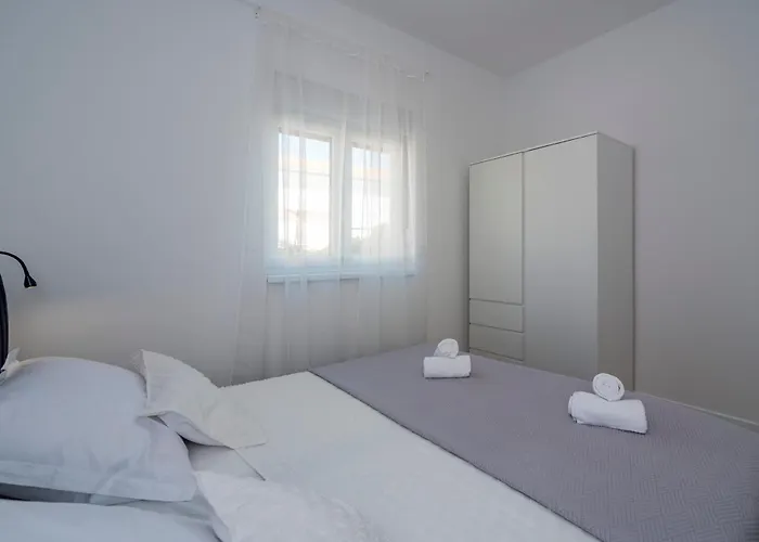 Luxury Nicole Τρογκίρ